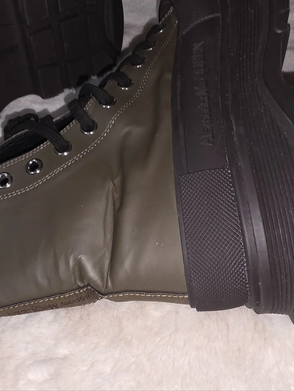 Alexander McQueen Tread Slick Boots 'Khaki Black Mens US 9 Eu 42 - Picture 4 of 7